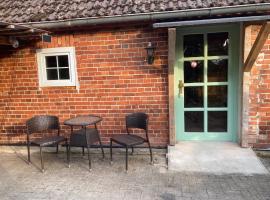 OLD TINY HOUSE Laave Ferienwohnung，位于Laave的酒店