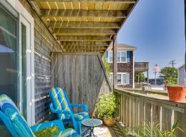 Enjoy the Pool and Beach! Coastal Provincetown Condo，位于普罗温斯敦的酒店