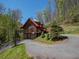 New River Front Log Cabin- 30 Mins to Skiing, Fire Pit, Dogs OK