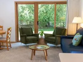 Relaxing Busy Bee C-7 by Simple Life Rentals