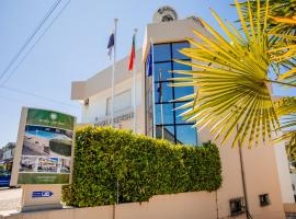 拉维尔德酒店，位于塞尔唐的酒店