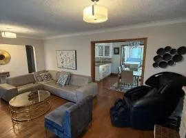 Spacious 5-Bedroom House in Thornhill