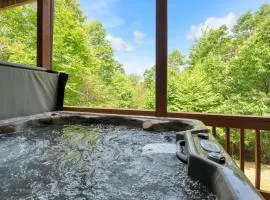 3 Bd Cabin in Sparta- Hot Tub, Dogs OK, Comfortable & Modern