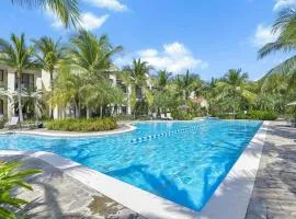 Palma Serena Condo, Resort Pools & Near Coco Beach