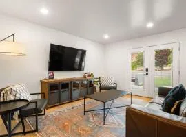 Near Downtown Stylish 2BR With Amazing Patio #1