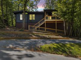 Bearodise by Beyond Expectations w Hot Tub，位于格雷德的酒店