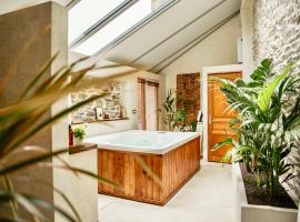 Le Pr&eacute; de la Mer Suite & SPA Privatif，位于Querqueville的Spa酒店