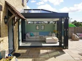 Atworth Haven: 4-Bed Home with Garden