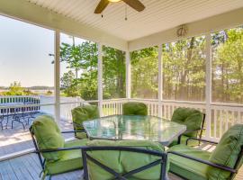 4 Mi to Fenwick Island: Home w/ Pool Access & Deck，位于塞尔比维尔的酒店