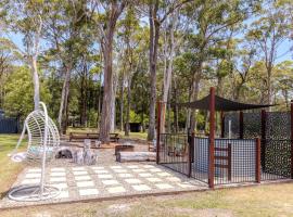 Home Among the Gum Trees just 10 mins to Vincentia，位于Tomerong的酒店