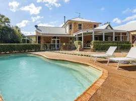 The Entertainer’s Estate with Pool