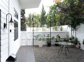 Casuarina Villa - City Center American Classic Villa，位于万隆的酒店