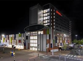 希尔顿汉普顿利物浦约翰·列侬机场酒店，位于斯皮克的酒店