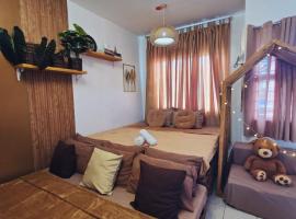 El Nissi Staycation, FAMILY CABIN, CONTEMPORARY CABIN, Enchanted Kingdom，位于Santa Rosa的酒店