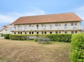 Karrebaeksminde Strandhotel，位于Karreb&aelig;ksminde的自助式住宿