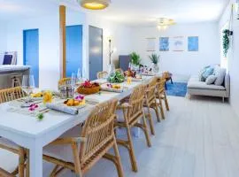 最大18名宿泊OK 百名ビーチまで車で5分 海が見えるバルコニーでBBQ 南城市大型ヴィラ ReLa百名