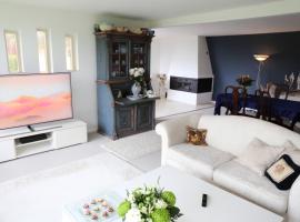 Hjemlig idyl nær strand og by，位于哈泽斯莱乌的酒店