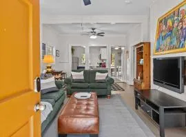Lenoir Cottage w covered patio and fire pit