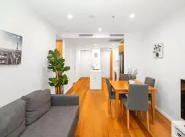 Modern 2Br Ground Level City Retreat with Parking