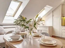 Domillion New 2bdr Old Town Amber apt Z1B5