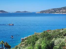 Azure Haven - A Seaside Retreat Surrounded by Nature，位于卡斯的酒店