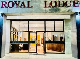 The Royal Lodge，位于博福特西的带停车场的酒店