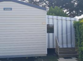 MAGNIFIQUE Mobil home - camping 4 étoiles -Les Charmettes 409 - Charente Maritime，位于莱马特的酒店