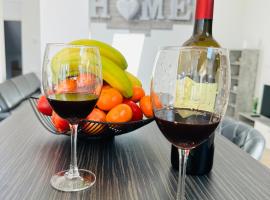 Große Ferienwohnung Gästehaus NEUBAU Merzig 120m2，位于梅尔齐希的酒店