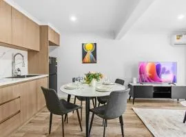 Spacious Studio Twin Q Beds Sleep 4 Budget Friendly