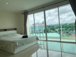 Bangsaray Beach Condo B619 บางเสร่ บีช，位于邦萨雷的分契式公寓