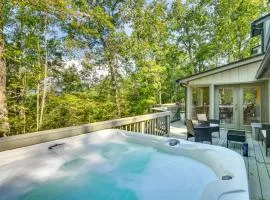 Woodsy Retreat with Deck and Views in Dahlonega!