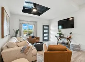 Brand New Cool Comfy Lawrence Retreat Duplex