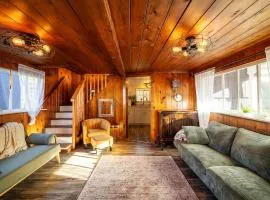 Cozy vibes, hot tub, EV charger, 1mi to beach