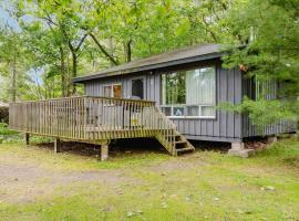 2-Bedroom Cottage #6 - Sand Bay，位于Dillon的酒店