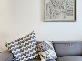 Charming Cottage Retreat Penrith，位于彭里斯的酒店