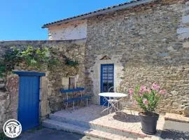 Gîte en cité médiévale de Vouvant avec parking privatif, 4 chambres - FR-1-426-590