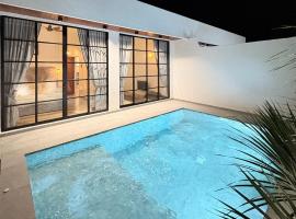 Arouna Villa Private Pool，位于龙运的酒店