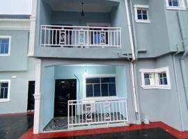 Keeping Faith Home Luxury Apartments，位于Ipaja的酒店