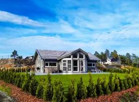 Stylish Cabin Experience In Beautiful Surroundings