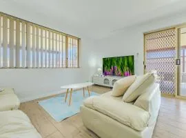 Bright Airy Retreat with Garden