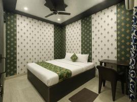 HOTEL SHIVAYY MAJESTIC - BHU Sundarpur Road 3km from KASHI VISHWANATH TEMPLE，位于瓦拉纳西的酒店