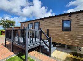 Luxury Lodge Escape，位于West Down的酒店