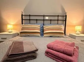 WINDSOR PLACE - THREE BEDROOM APARTMENT - checkin with code