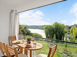 MAISUITES Eisvogel - Zentrale Luxuswohnung mit direktem Seeblick I Bis 4 Personen I Premiumküche I Boxspringbett I Kaffeevollautomat I Parkplatz I Barrierearm & Aufzug