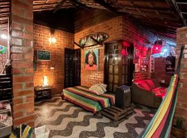 Canoa Roots Hostel & Camping，位于卡诺格布拉达的酒店