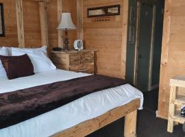 Basecamp 2 at the Cedaredge Lodge，位于Cedaredge的酒店