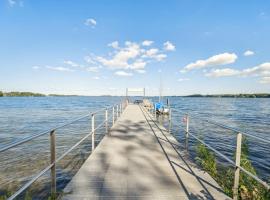 Plöner See bei Plön, mit Panoramablick auf den See，位于德尔绍的酒店