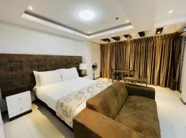 La Grande Studio 801 balcony WiFi Netflix