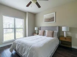 Landing Stylish 1BD Pool Courtyard