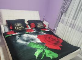 Ramonda Smještaj，位于图兹拉的酒店